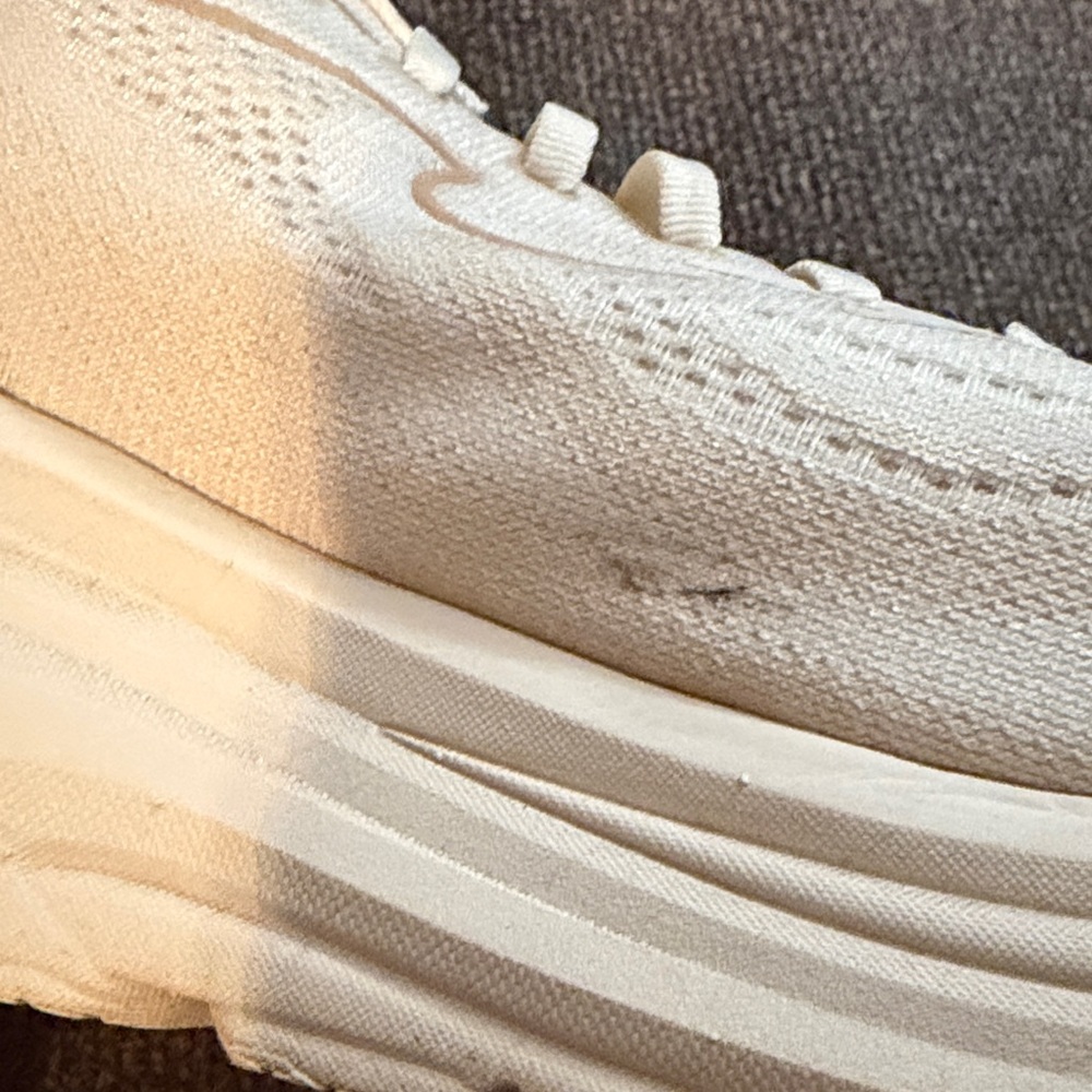 HOKA Clifton 10 (Wide Width) - Picture 4 of 6